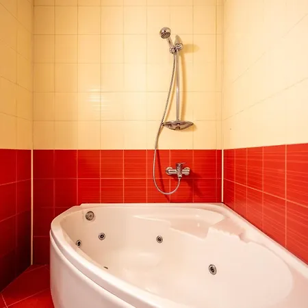 The Right Choice 18 Apartment *